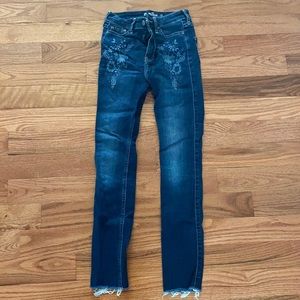 Hollister high rise super skinny jeans. Flower embroidery. Size 00R.